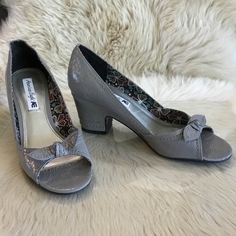 American Eagle Outfitters Gray Bow Peep-Toe Heels